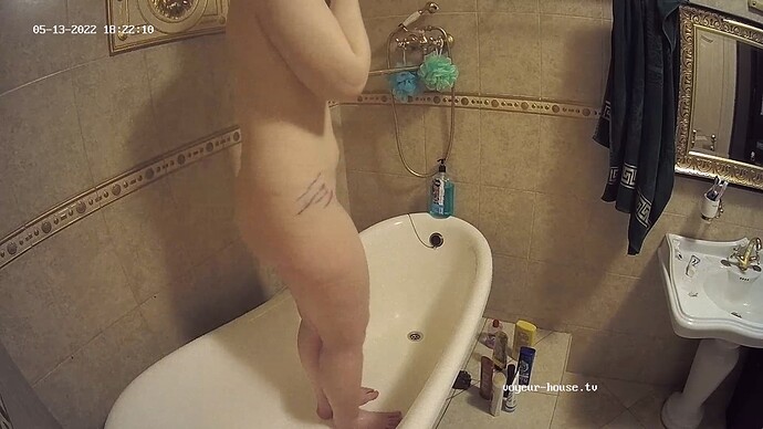 Indira_bathroom_220513_realm48-cam111-1652456152