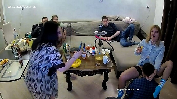Kostja eats Shana