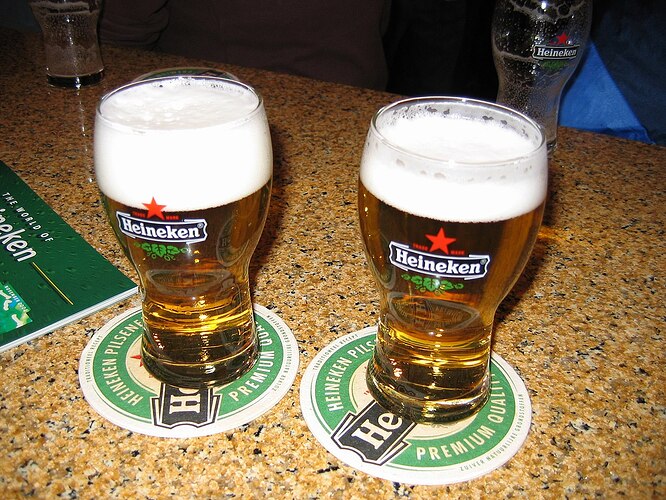 1280px-Two_glasses_of_Heineken_Pilsener