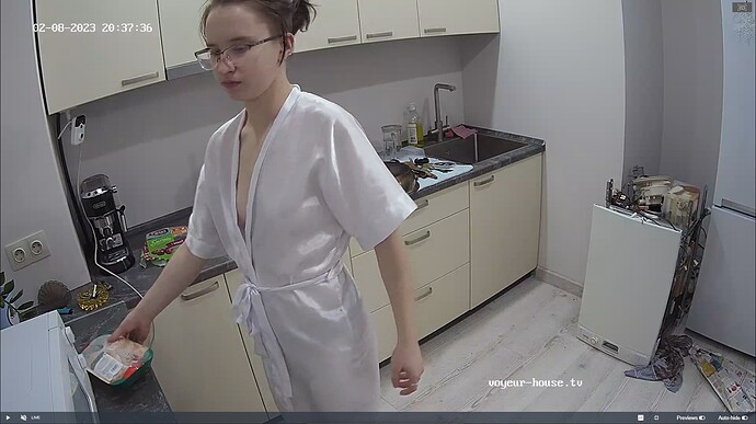 Ashampoo_Snap_mercredi 8 février 2023_18h39m6s_005_Kitchen camera at Wendy reallifecam apartment at Voyeur House TV (cam12) - Google Chrome