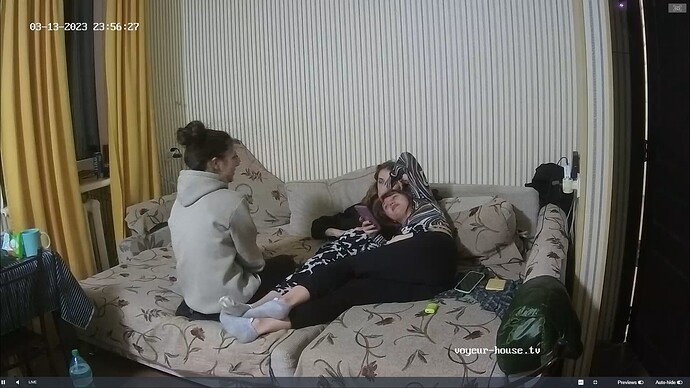 Ashampoo_Snap_lundi 13 mars 2023_22h57m40s_112_Living room camera at Dima & Sandra reallifecam apartment at Voyeur House TV (cam13) - Google Chrome