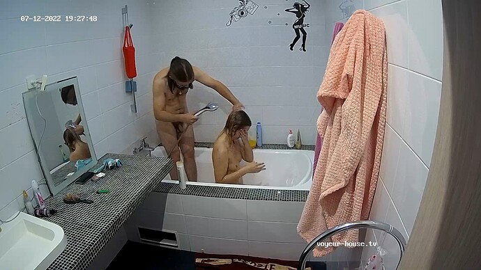 Shana and Kalle shower 1