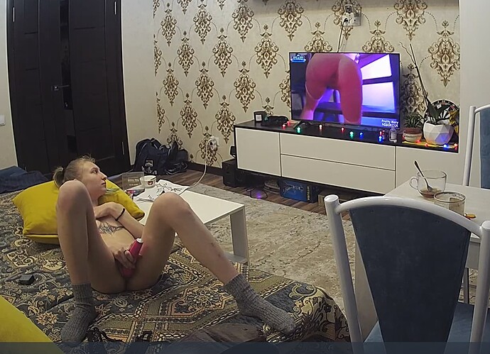 Ashampoo_Snap_dimanche 19 mars 2023_19h8m25s_058_Living room camera at Rachel reallifecam apartment at Voyeur House TV (cam12) - Google Chrome