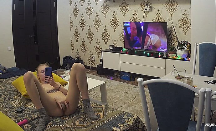 Ashampoo_Snap_dimanche 19 mars 2023_18h58m9s_050_Living room camera at Rachel reallifecam apartment at Voyeur House TV (cam12) - Google Chrome