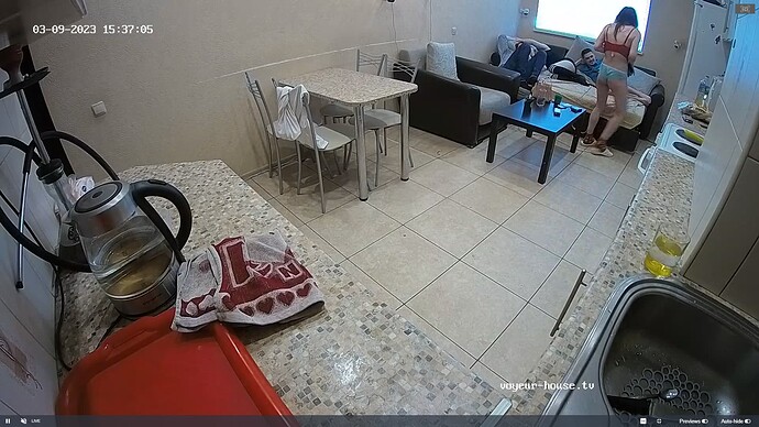Ashampoo_Snap_jeudi 9 mars 2023_13h37m40s_045_Kitchen camera at Jack & Rose reallifecam apartment at Voyeur House TV (cam11) - Google Chrome