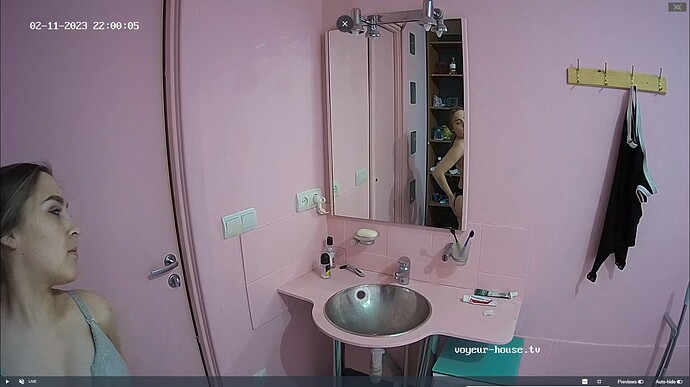 Ashampoo_Snap_samedi 11 février 2023_17h0m54s_032_Bathroom camera at Tonk reallifecam apartment at Voyeur House TV (cam112) - Google Chrome