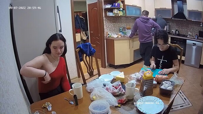 Indira_Kostja_visit_MKW_220907_kitchen_realm62-cam12-1662576459
