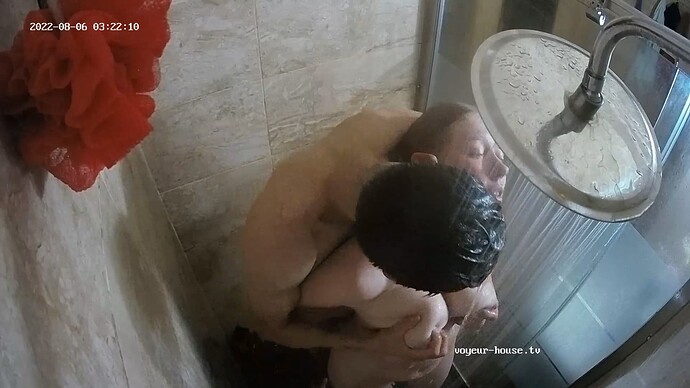 Livio_fuck_220806_newie_blondie_under_shower_realm23-cam113-1659794550