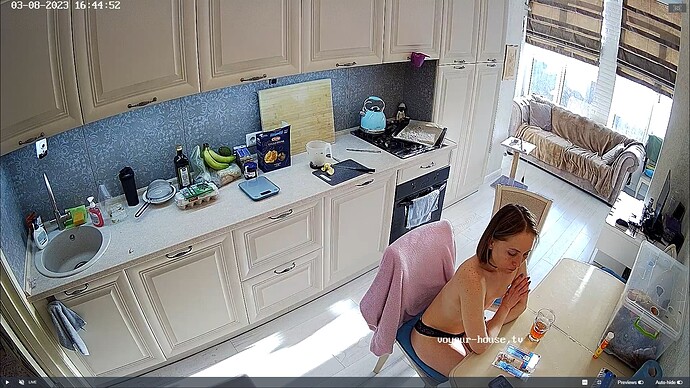 Ashampoo_Snap_mercredi 8 mars 2023_15h46m6s_001_Kitchen camera at Auriel reallifecam apartment at Voyeur House TV (cam11) - Google Chrome