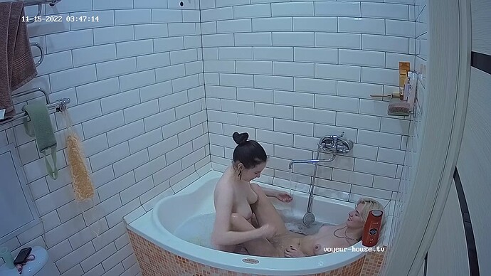 Wanda_221115_blond_bathtub_@_Vegas_Jupiter_realm14-cam112-1672946350