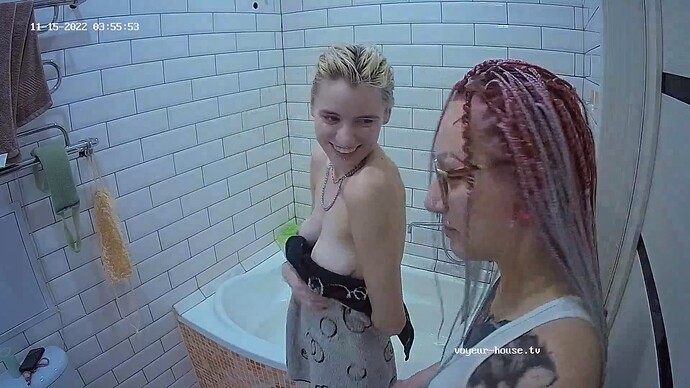 Wanda_221115_blond_bathtub_@_Vegas_Winter_realm14-cam112-1672946503