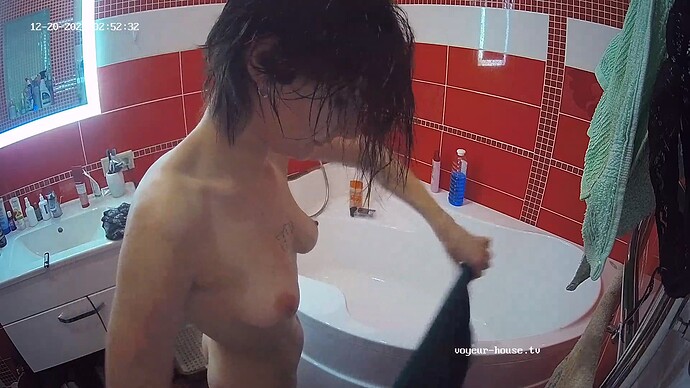 Zoya_221220_naked_bathtub_@_Jirina_realm48-cam19-1671500322