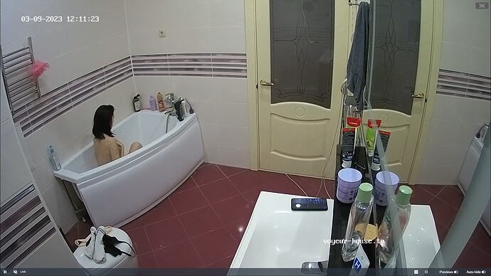 Ashampoo_Snap_jeudi 9 mars 2023_10h11m56s_002_Kitchen camera at Viktor, Kye, Nena reallifecam apartment at Voyeur House TV (cam11) - Google Chrome