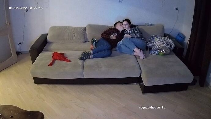 Kostja_kiss_Indira_Sofa_TJIKM_220422_realm48-cam14-1650651593