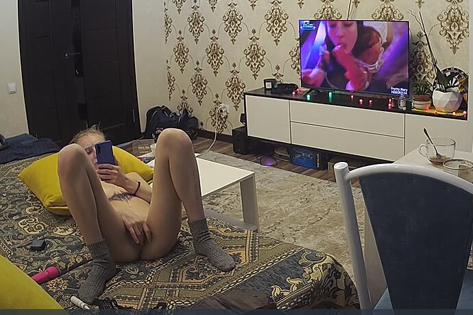 Ashampoo_Snap_dimanche 19 mars 2023_19h4m5s_054_Living room camera at Rachel reallifecam apartment at Voyeur House TV (cam12) - Google Chrome