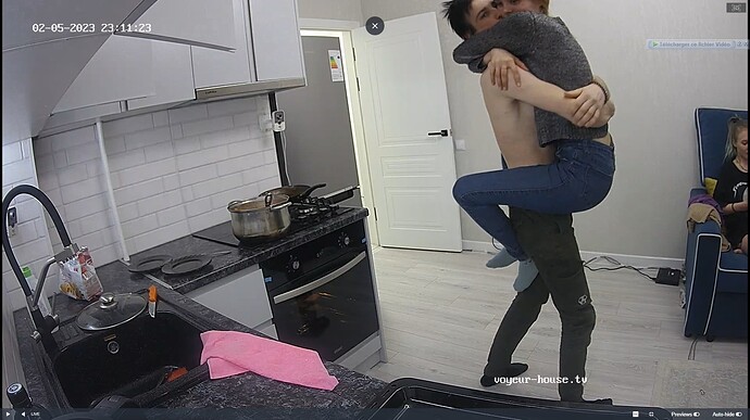 Ashampoo_Snap_dimanche 5 février 2023_17h12m0s_021_Kitchen camera at Jakar & Lilka reallifecam apartment at Voyeur House TV (cam12) - Google Chrome