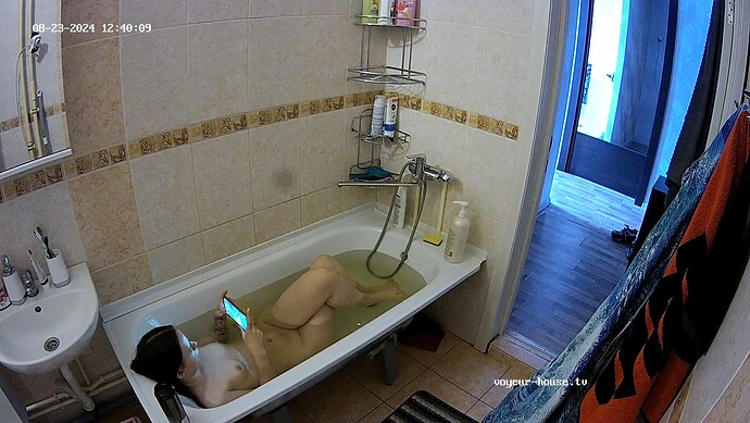 realm69-cam18-1724402449