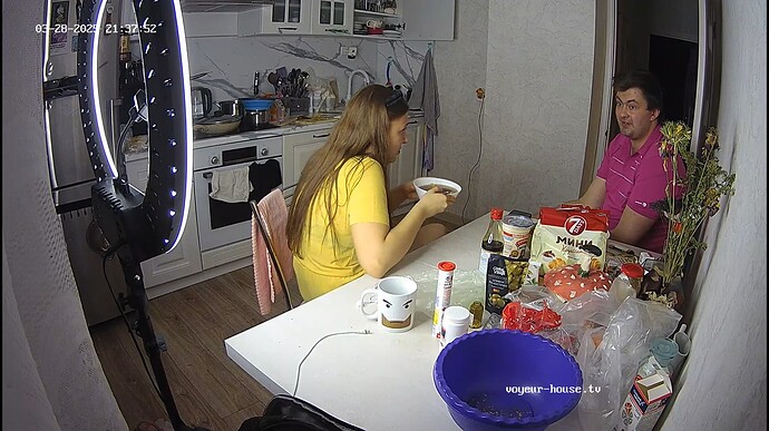 Ashampoo_Snap_vendredi 28 mars 2025_19h38m35s_007_Kitchen camera at Camille reallifecam apartment at Voyeur House TV (cam12) - Google Chrome