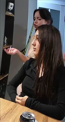 guest_251128_Izzy_kitchen_@Rosy&_Aleks_realm94_01