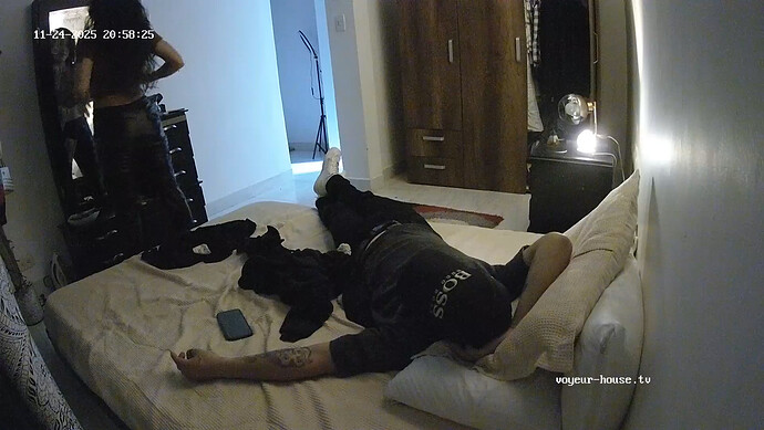 realm121-cam18-1764042305