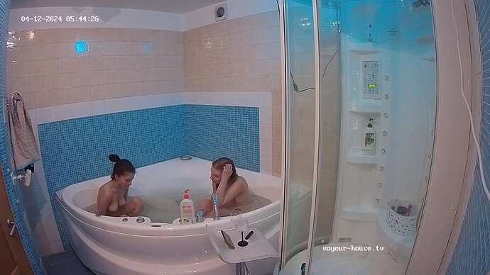 Naomi_240412_Martha_bathtub_@_TAM_realm19-cam123-1712890210