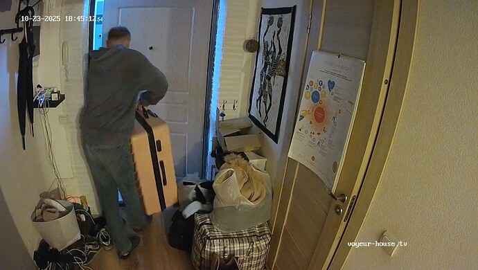 realm116-cam110-1761235418