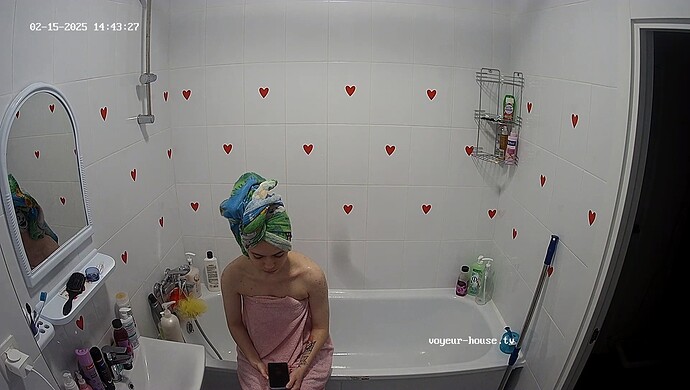 realm69-cam19-1739625741