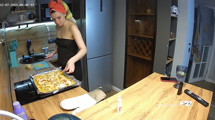 realm94-cam12-1765057162