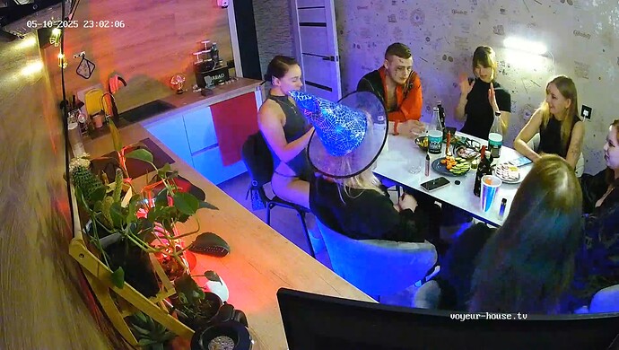 realm64-cam12-1746907364