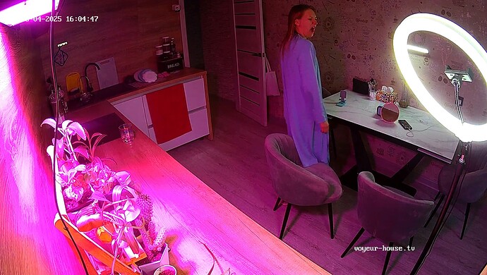 realm64-cam12-1741095718