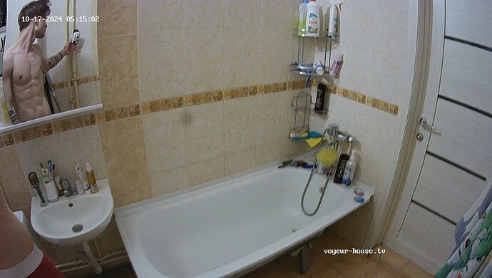 realm69-cam18-1729161210