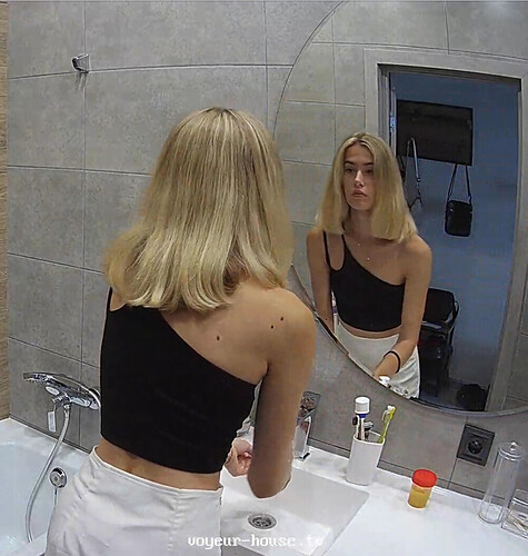 Screenshot 2023-06-18 at 05-46-55 Guest bedroom camera at Sophia Elon Claudia reallifecam apartment at Voyeur House TV (cam110)