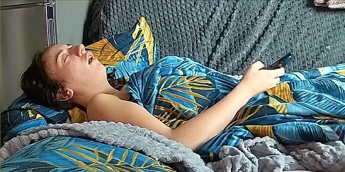 Lola_251016_sleeping_mobile_couch_@_Lola_realm97_01