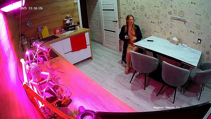 realm64-cam12-1743071534