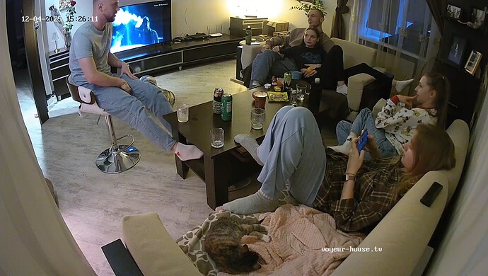 realm64-cam16-1764890190