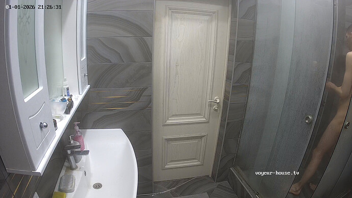 realm126-cam113-1767293073