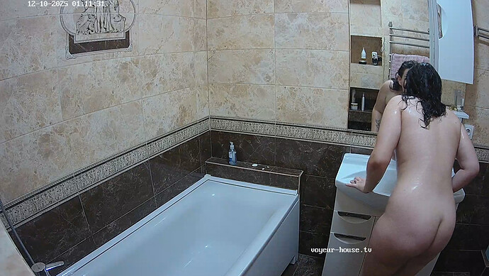 realm128-cam19-1765357278