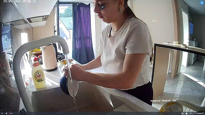 Ashampoo_Snap_samedi 25 mai 2024_18h30m39s_007_Kitchen camera at Kristall reallifecam apartment at Voyeur House TV (cam11) - Google Chrome