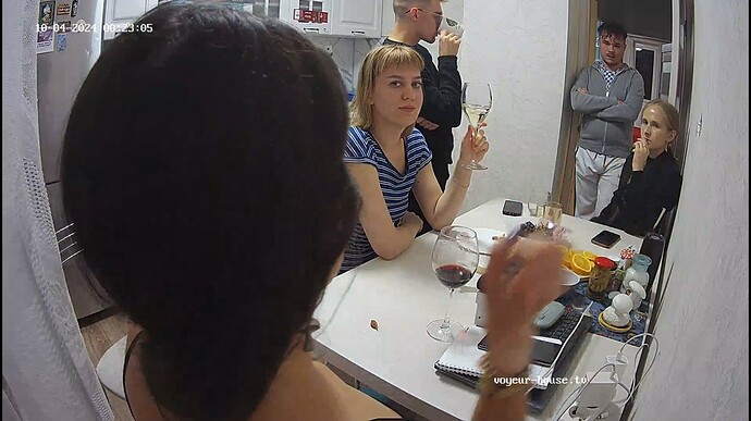 Ashampoo_Snap_jeudi 3 octobre 2024_23h23m34s_016_Kitchen camera at Camille reallifecam apartment at Voyeur House TV (cam12) - Google Chrome