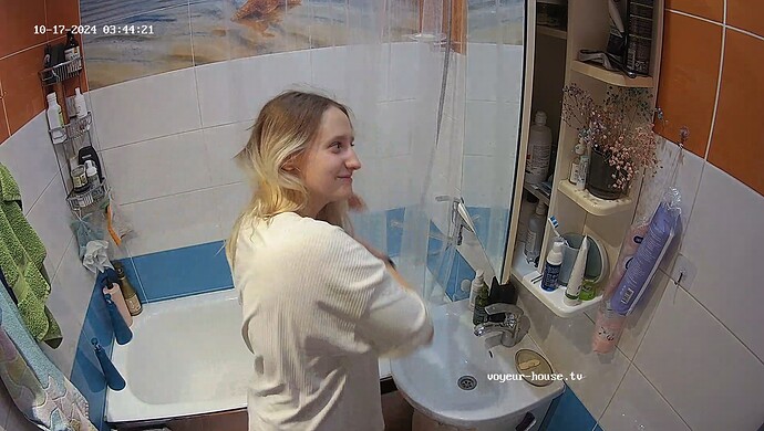 realm7-cam16-1729126017