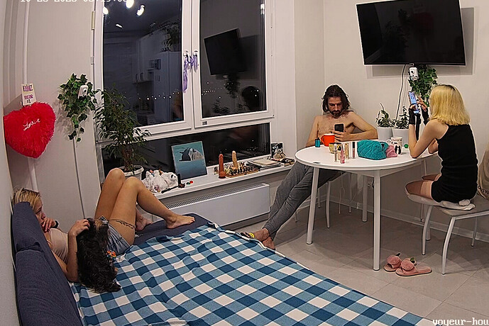 Screenshot 2023-10-24 at 20-23-31 Verh & Nizik - Apartments Discussion - Voyeur House TV Forum