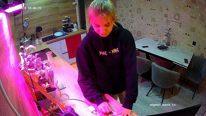 realm64-cam12-1740582428