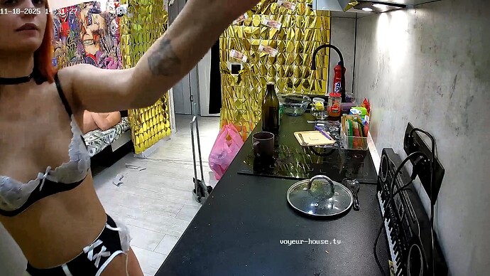 realm5-cam12-1763465557