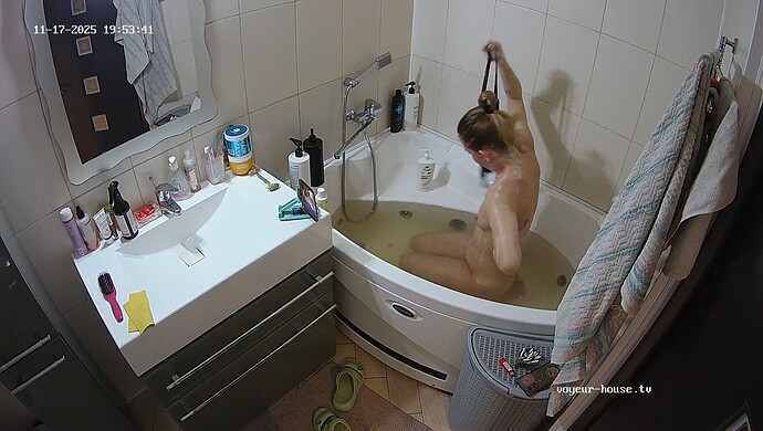 realm64-cam110-1763398503