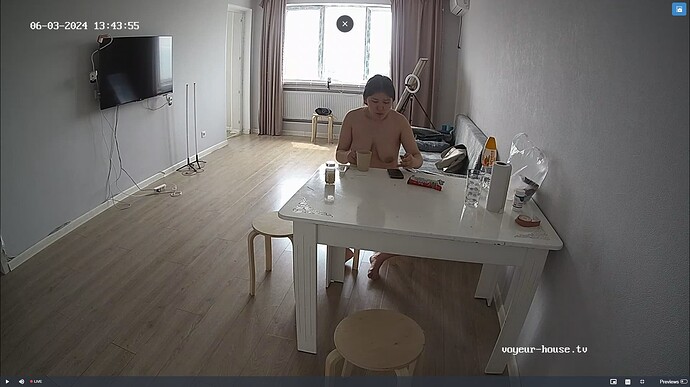 Ashampoo_Snap_lundi 3 juin 2024_10h44m24s_003_Living room camera at Anais, Niia, Mei reallifecam apartment at Voyeur House TV (cam13) - Google Chrome