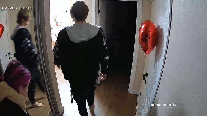 realm125-cam111-1764492135