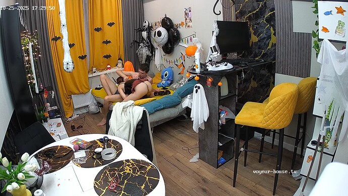 realm42-cam13-1761402921