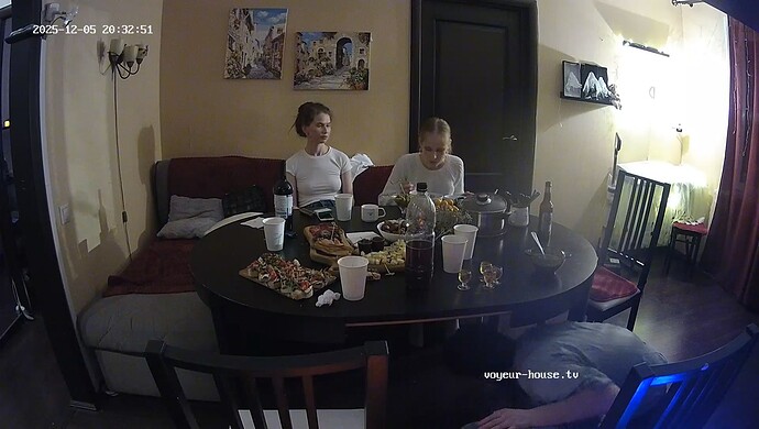 realm7-cam15-1764956008