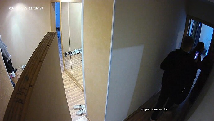 realm52-cam111-1758950222