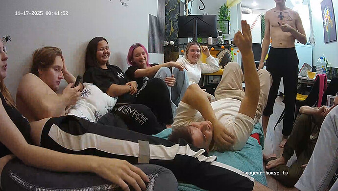 realm42-cam15-1763329395